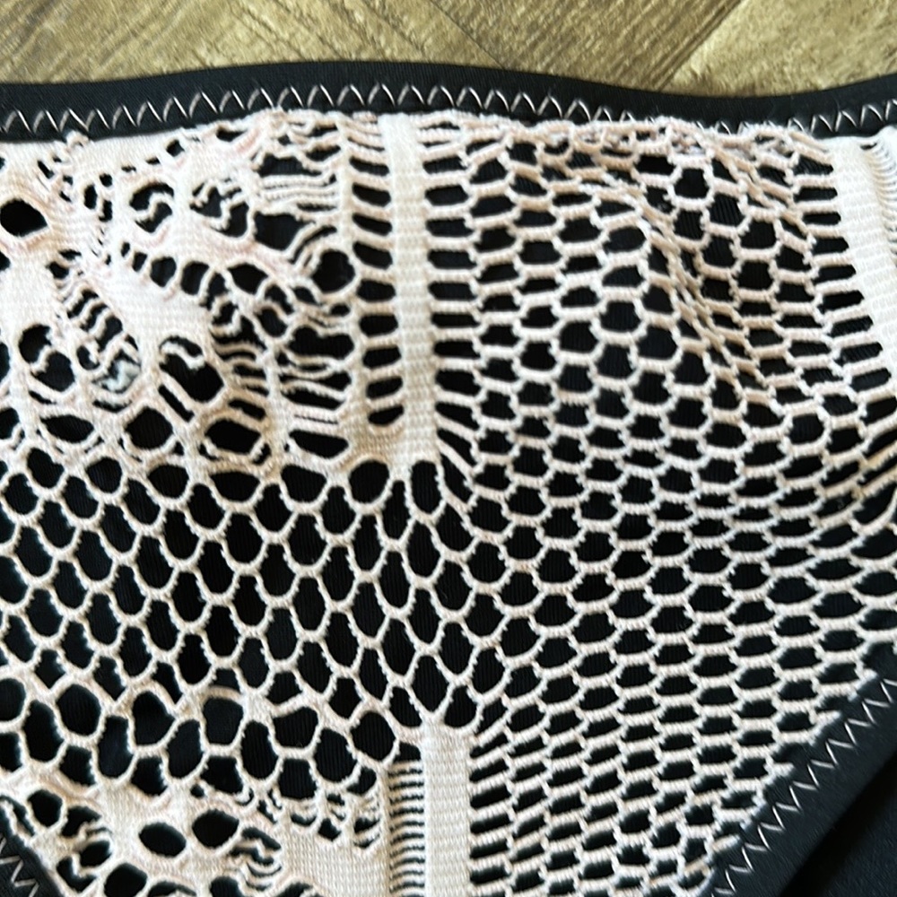 Becca crochet blush on black two piece bikini large - Picture 4 of 12